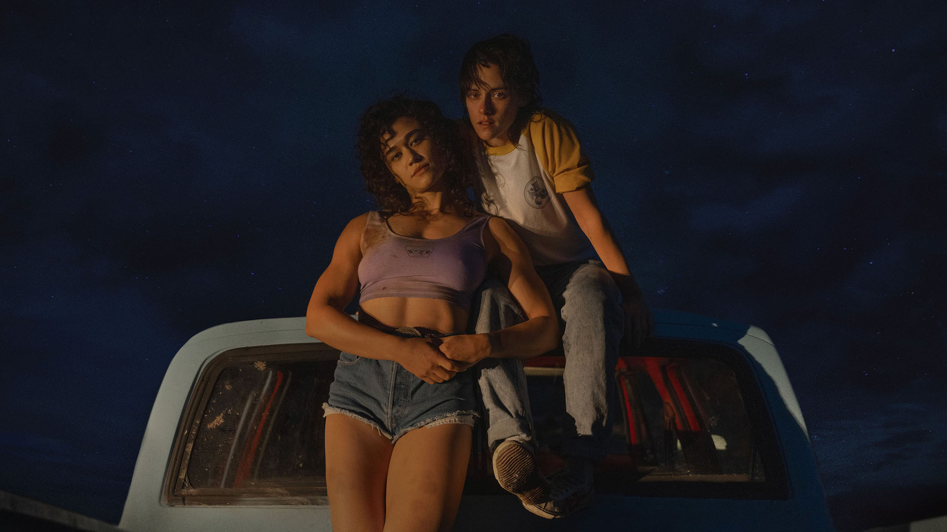 Kristen Stewart et Katy O'Brian jouent dans Love Lies Bleeding de Rose Glass, une sélection officielle du programme Midnight du Festival du film de Sundance 2024.  Avec l'aimable autorisation de l'Institut Sundance.