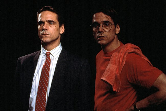 DEAD RINGERS, Jeremy Irons, 1988, TM et copyright (c) 20th Century Fox Film Corp. Tous droits réservés.