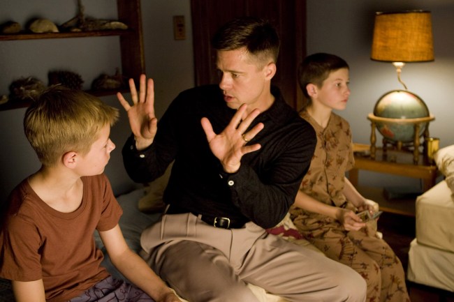 L'ARBRE DE VIE, de gauche à droite : Laramie Eppler, Brad Pitt, Tye Sheridan, 2011. ©Fox Searchlight / Courtesy Everett Collection