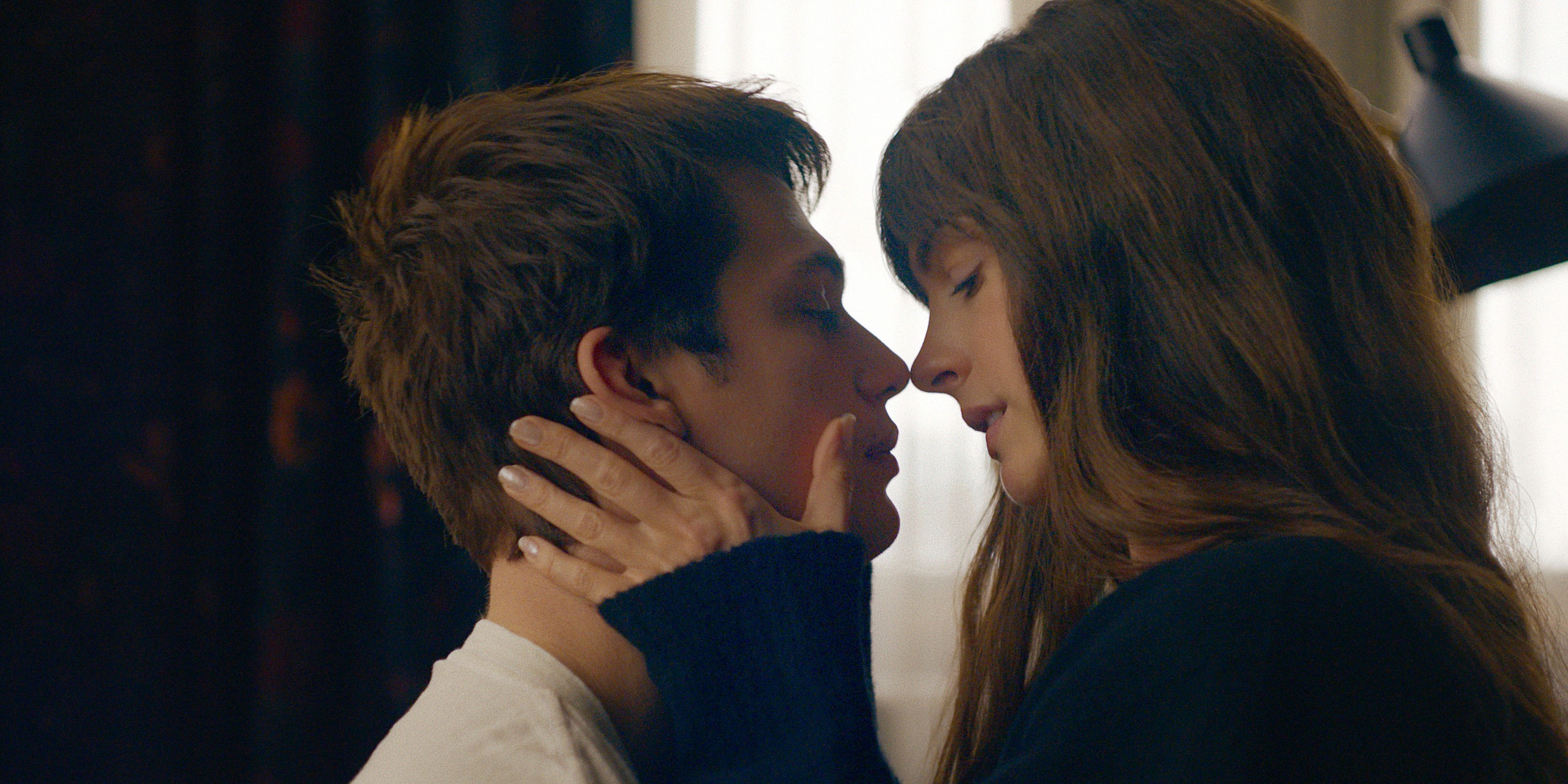 L'IDÉE DE VOUS, de gauche à droite : Nicholas Galitzine, Anne Hathaway, 2024. /©Amazon Prime / Courtesy Everett Collection