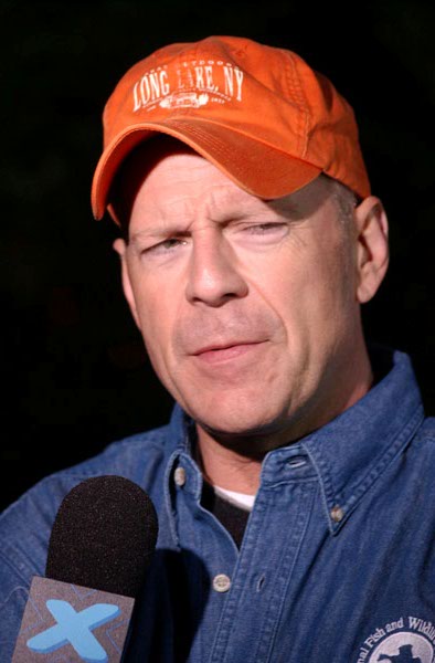 Dossier : Bruce Willis, acteur et lauréat 2005 de la National Fish and Wildlife Foundation, s'exprime lors de la collecte de fonds Celebrating the Great Outdoors de la fondation, co-parrainée par ESPN Outdoor - DPLA - 2575259a0a1dde151a848ed109e982c3.jpg