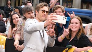 AUSTIN, TEXAS - 15 MAI : Glen Powell participe au film Netflix au Paramount Theatre le 15 mai 2024 à Austin, Texas 
