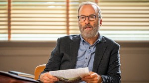 Bob Odenkirk dans le rôle de Hank dans Lucky Hank (saison 1, épisode 1).  Crédit photo : Sergueï Bachlakov/AMC