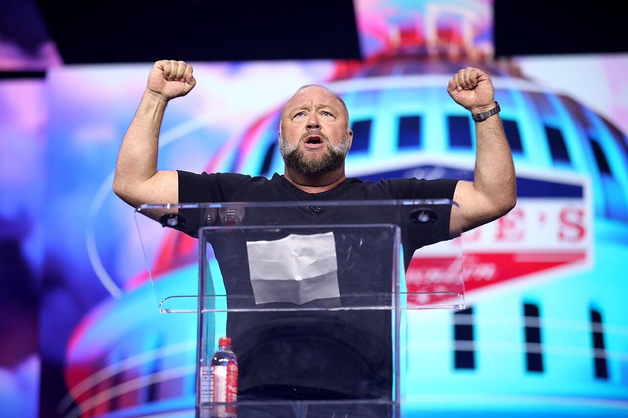 1733091144 25 Letrange affirmation de conspiration dAlex Jones a propos de Michelle