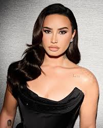 Demi Lovato | Cette vidéo est du meilleur ami de ma mère @ Lornade3 Texas 😞 S'il vous plaît soyez en sécurité 💞 et ma famille est quelque chose de bizarre ... | Instagram