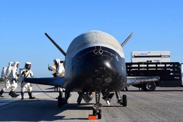 1740178736 118 Le plan despace X 37B dS Space Force americain impose limage