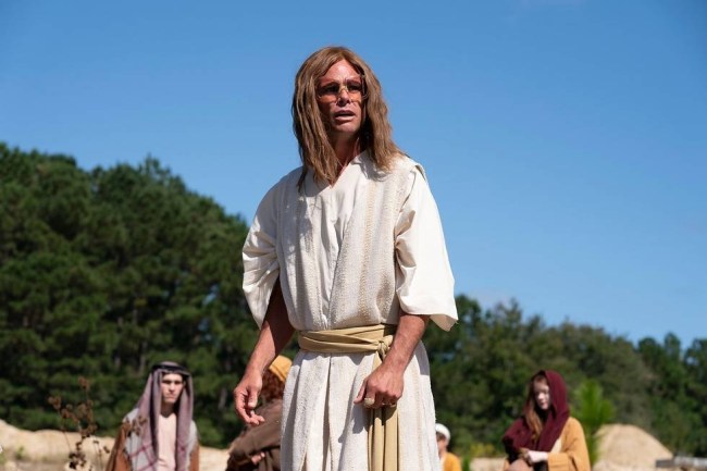 Walton Goggins dans le costume de Jésus «Gemmes de fées»