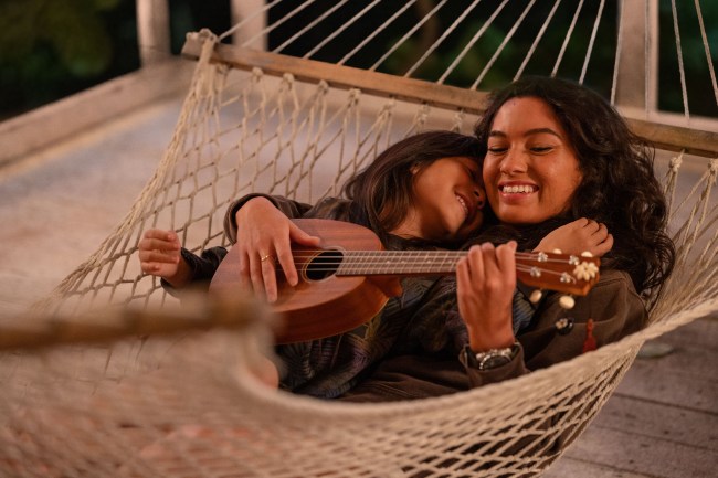 (LR) Maia Kealha en tant que Lilo et Sydney Agudong comme Nani Disney Live-Action Lilo & Stitch. Auteur de la photo: Matt Kennedy. © 2025 Disney Enterprises Inc. Tous droits protégés.